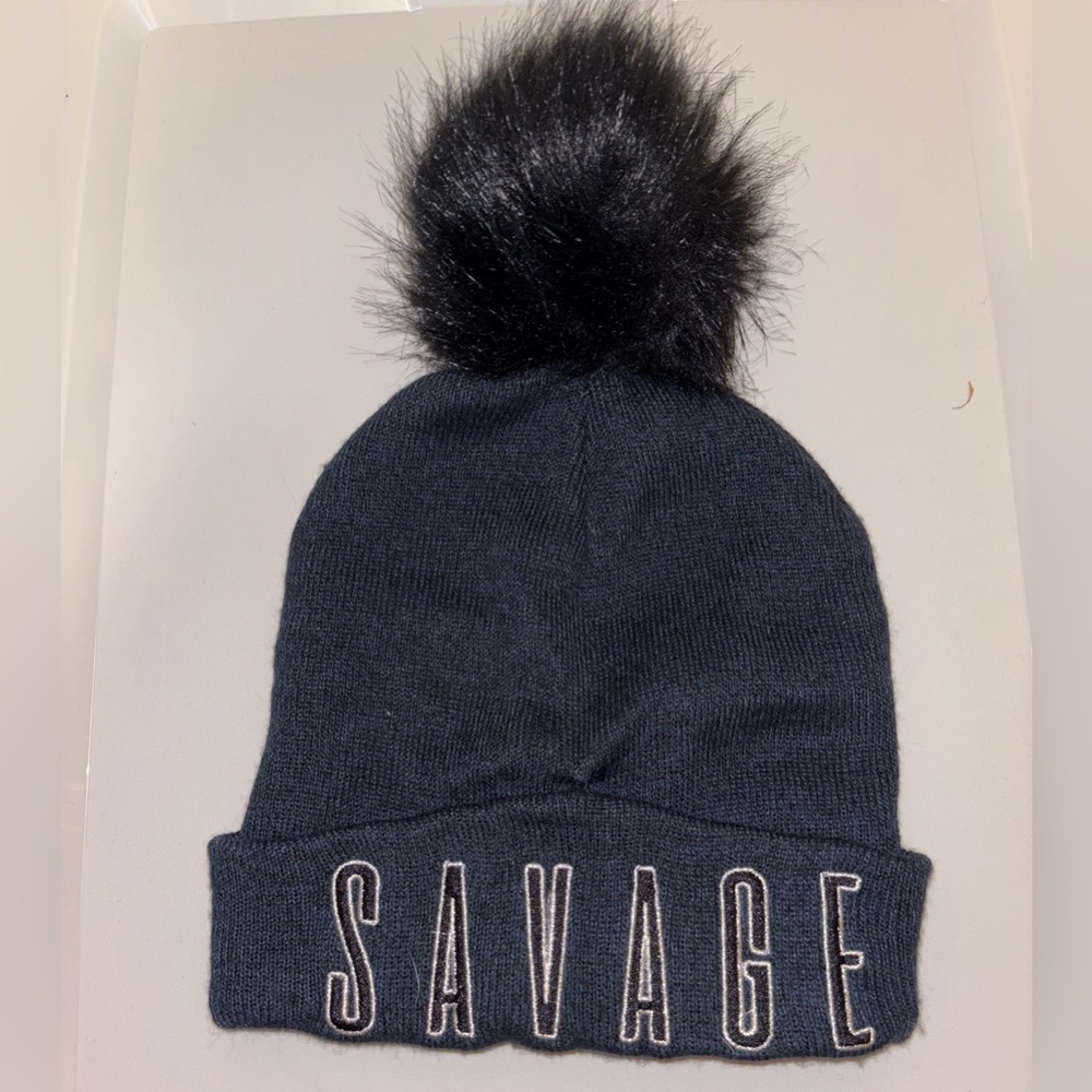 🐠 Salvage Black Pom-Pom Knit Hat